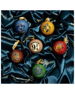 Harry Potter Glitzer Christbaumkugeln 6er-Set 7 Harry Potter Glitzer Christbaumkugeln 6er-Set -Cosly Verkaufsgeschäft harry potter glitzer weihnachtskugeln harry potter hogwarts christbaumkugeln harry potter glitter baubles 54529 03