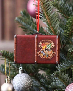 Harry Potter Hogwarts Koffer Christbaumkugel 11 Harry Potter Hogwarts Koffer Christbaumkugel -Cosly Verkaufsgeschäft harry potter hogwarts koffer weihnachtskugel und ornament harry potter merchandise und geschenkartikel 52226 6